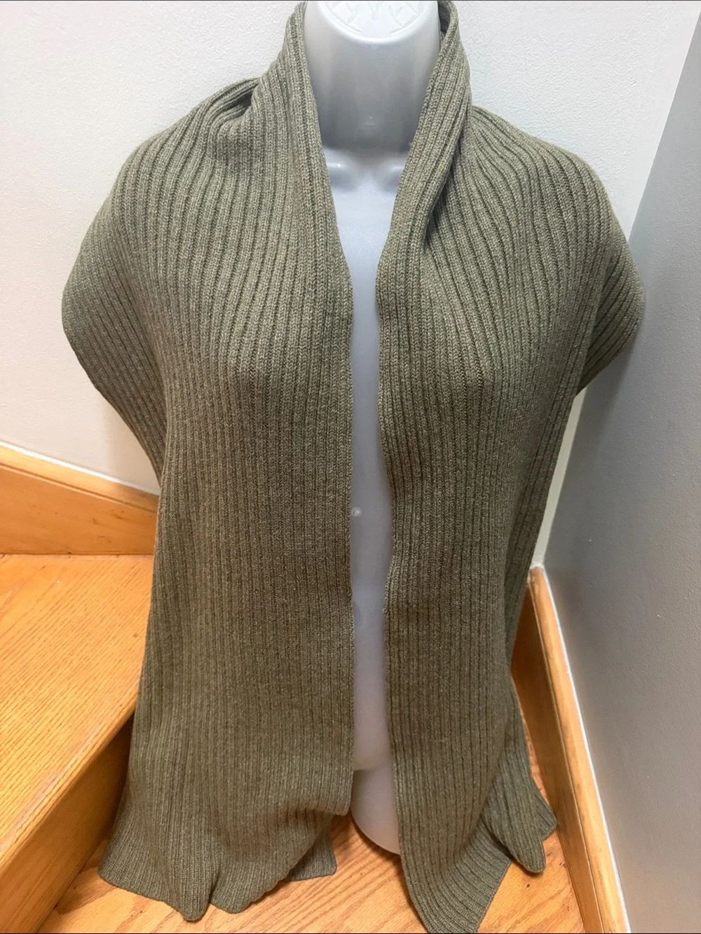 Luxurious Burberry London Ribbed Knit Wrap Scarf
